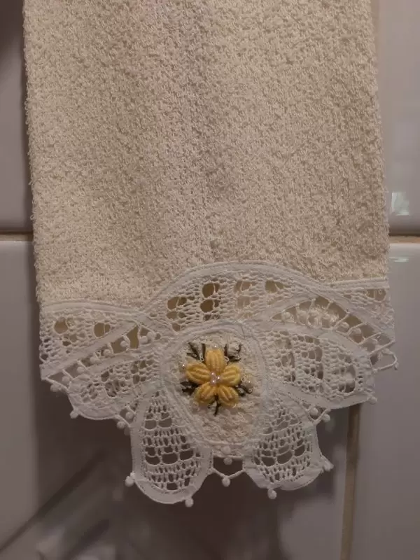 Conjunto lavabo amarelo com renda renascença - Imagem 2