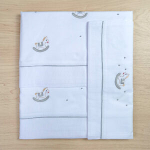 Jogo lençol de berço – Cavalinho cinza