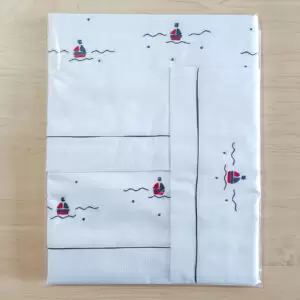 Jogo lençol de berço – Barquinho azul marinho